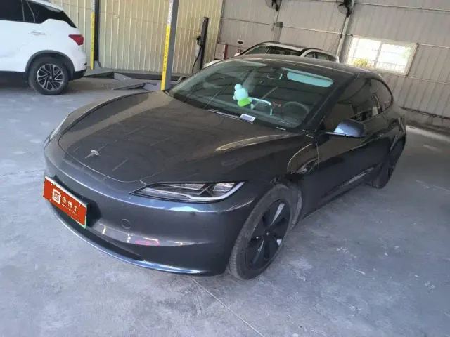 Tesla Model 3 — Фото автомобиля 10