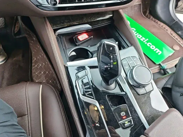 BMW 5 Series — Фото автомобиля 13