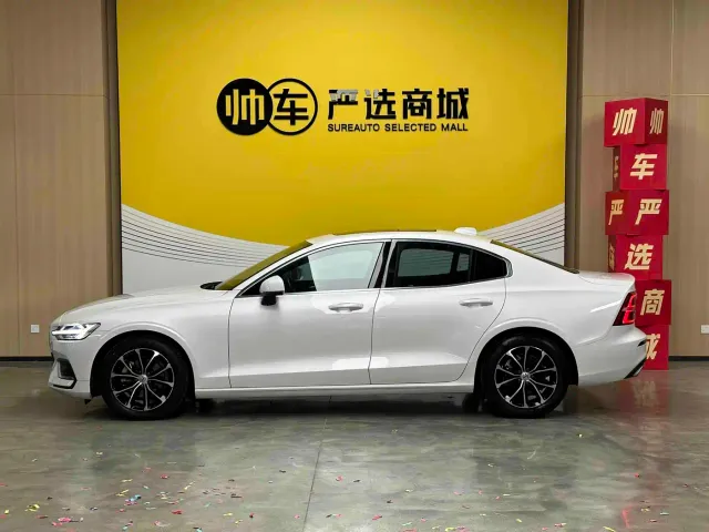 Volvo S60 — Фото автомобиля 4