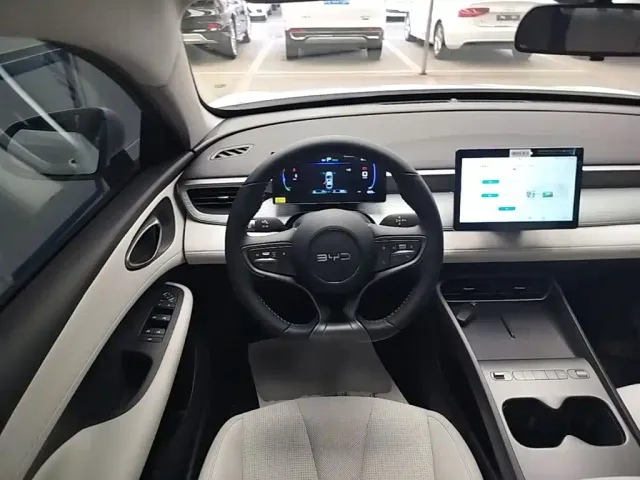 BYD Seal 05 DM-i — Фото автомобиля 10
