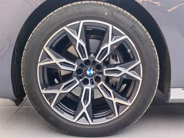 BMW 7 Series — Фото автомобиля 18