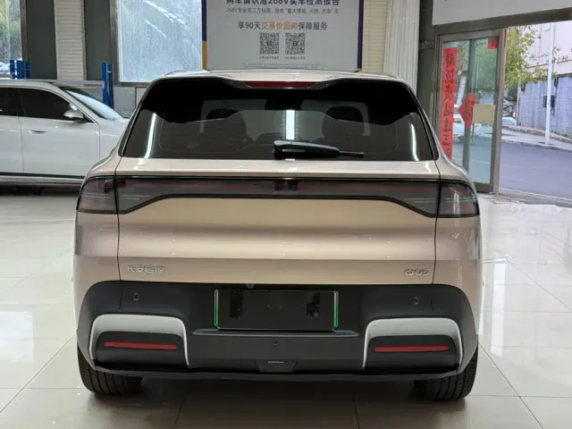 Changan Qiyuan Q05 — Фото автомобиля 5