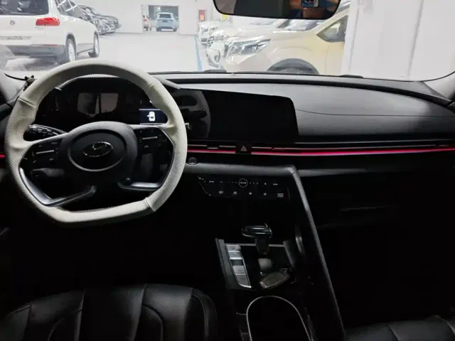 Hyundai Elantra — Фото автомобиля 12