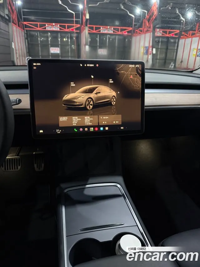 Tesla Model 3 — Фото автомобиля 9