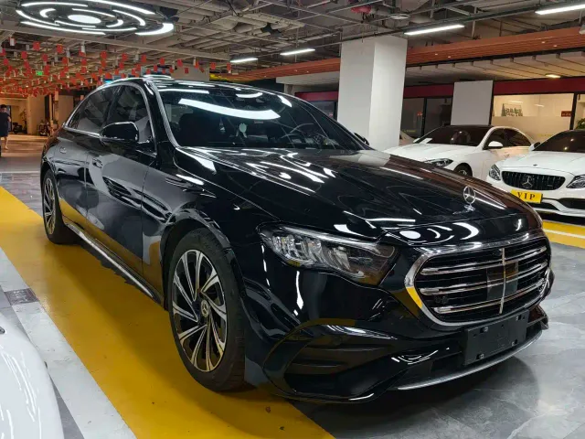 Mercedes-Benz E-Class — Фото автомобиля 3