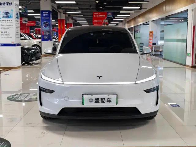 Tesla Model Y L — Фото автомобиля 2
