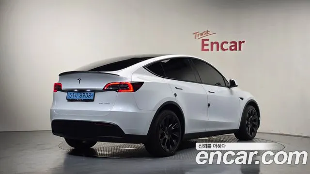 Tesla Model Y — Фото автомобиля 2
