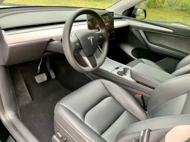 Tesla Model Y — Фото автомобиля 14