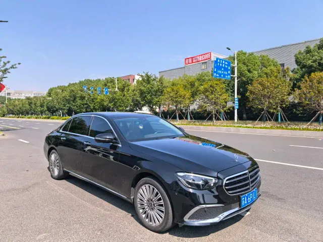 Mercedes-Benz E-Class — Фото автомобиля 3