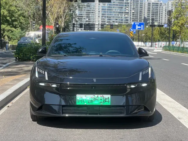 Lynk & Co Z10 — Фото автомобиля 2