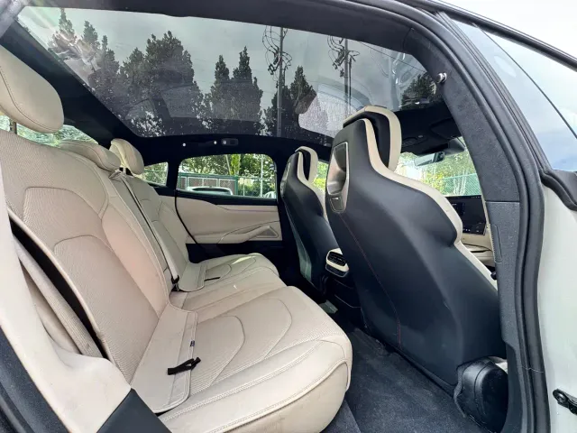 Xiaomi SU7 — Фото автомобиля 7