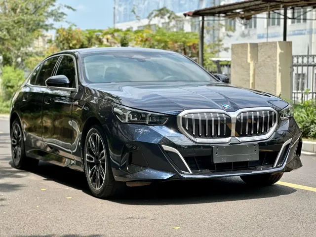 BMW 5 Series — Фото автомобиля 4