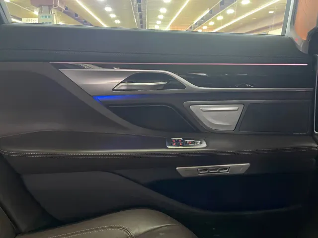 BMW 7 Series — Фото автомобиля 16