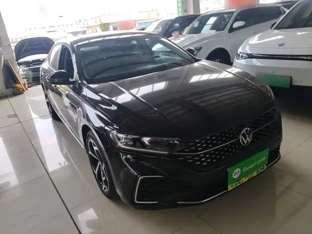 Volkswagen Passat — Фото автомобиля 3