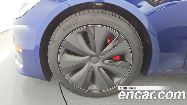 Tesla Model S — Фото автомобиля 4