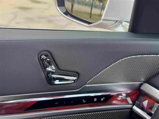 BMW 7 Series — Фото автомобиля 16