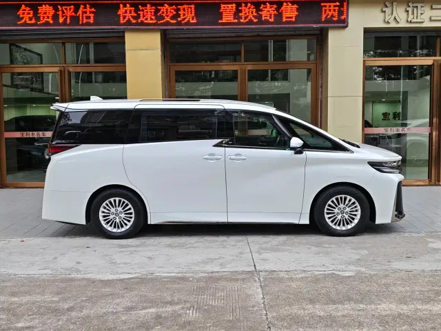 Toyota Vellfire — Фото автомобиля 4