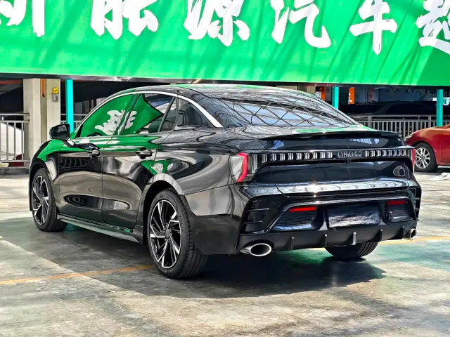 Lynk & Co 03 — Фото автомобиля 12