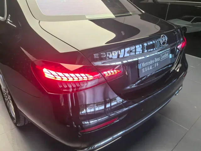 Mercedes-Benz E-Class — Фото автомобиля 17