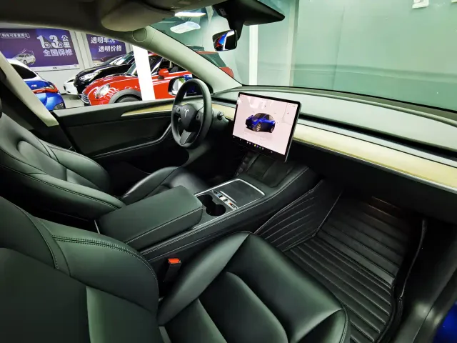 Tesla Model Y — Фото автомобиля 16