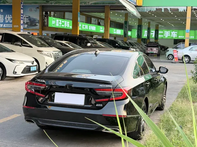 Honda Accord — Фото автомобиля 12