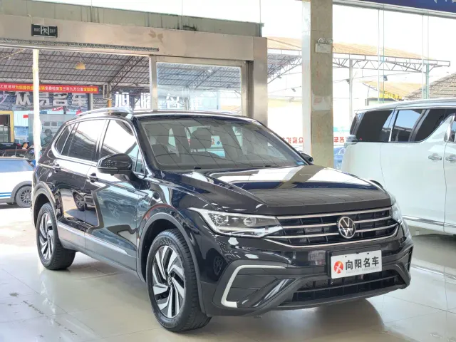 Volkswagen Tiguan L — Фото автомобиля 3