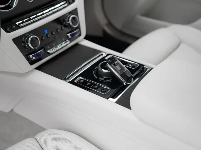 Rolls-Royce Ghost — Фото автомобиля 14
