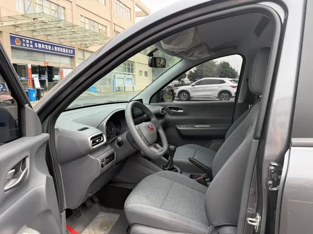 Wuling Hongguang — Фото автомобиля 4