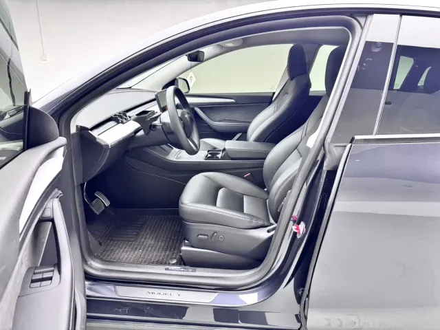 Tesla Model Y — Фото автомобиля 10