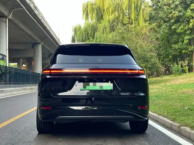 Li Auto L7 — Фото автомобиля 6