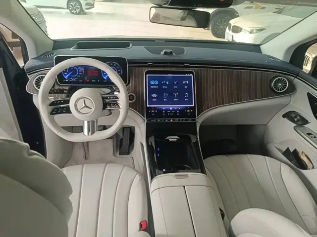 Mercedes-Benz EQE SUV — Фото автомобиля 9