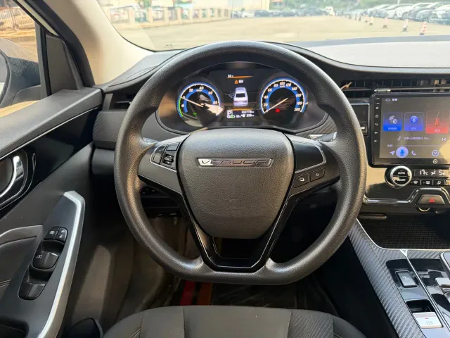 Venucia D60 EV — Фото автомобиля 9