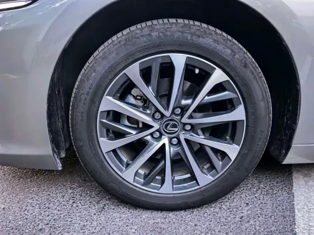 Lexus ES — Фото автомобиля 4