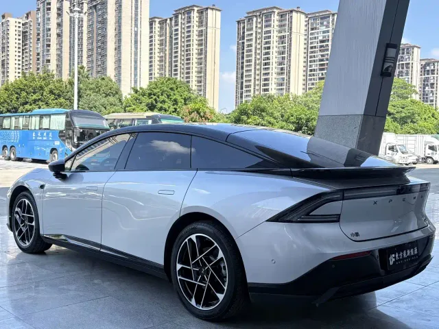Xpeng P7+ — Фото автомобиля 7