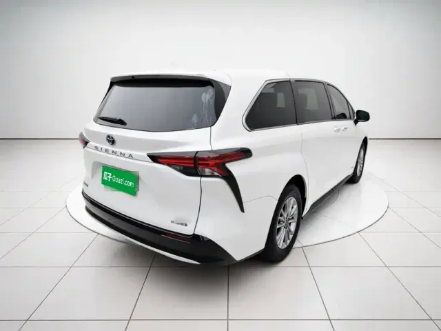Toyota Sienna — Фото автомобиля 4