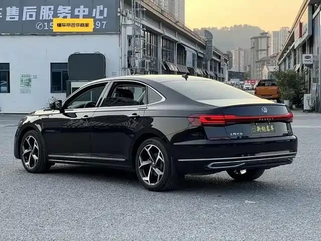 Volkswagen Passat — Фото автомобиля 16