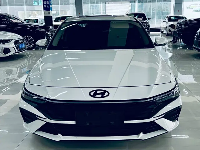Hyundai Elantra — Фото автомобиля 2