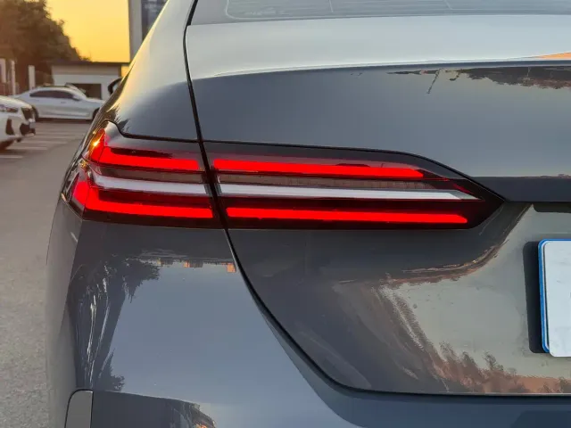 BMW 5 Series — Фото автомобиля 26