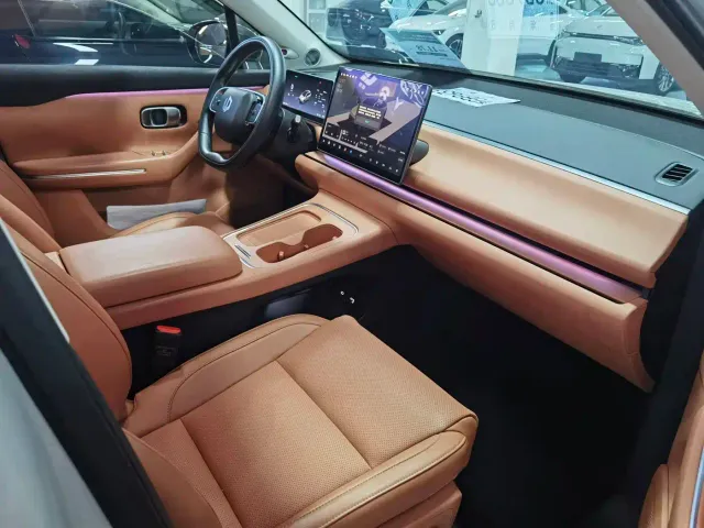 Leapmotor C10 — Фото автомобиля 7