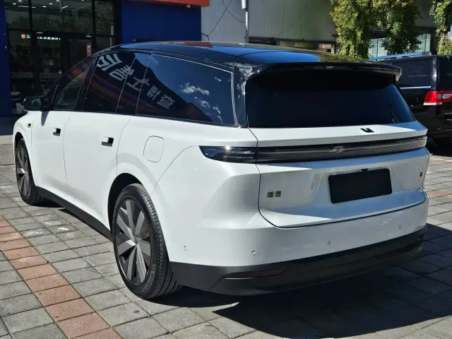 Li Auto i8 — Фото автомобиля 3