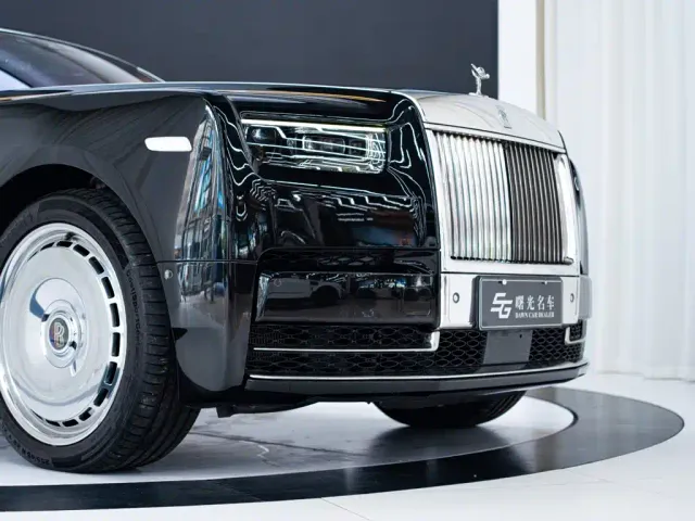 Rolls-Royce Phantom — Фото автомобиля 24