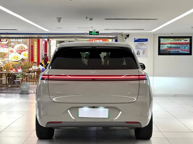 Li Auto L6 — Фото автомобиля 6