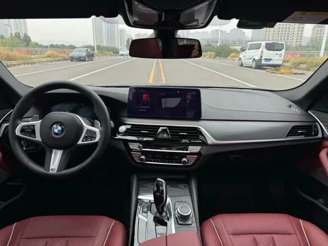 BMW 5 Series — Фото автомобиля 22