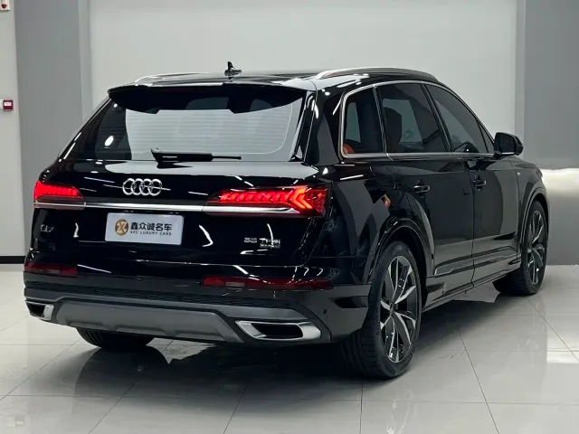 Audi Q7 — Фото автомобиля 18