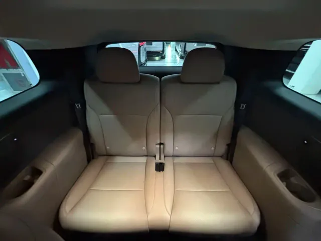Li Auto i8 — Фото автомобиля 23