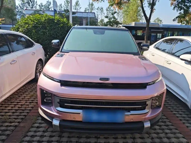 Geely ICON — Фото автомобиля 2