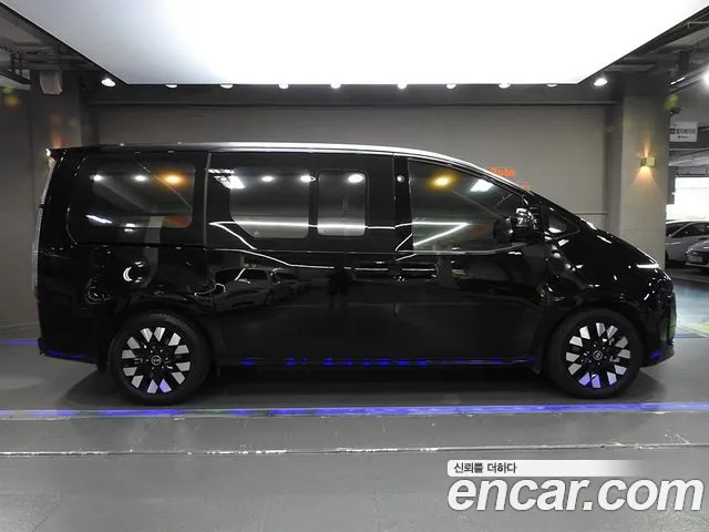 Фотография автомобиля — Hyundai Staria