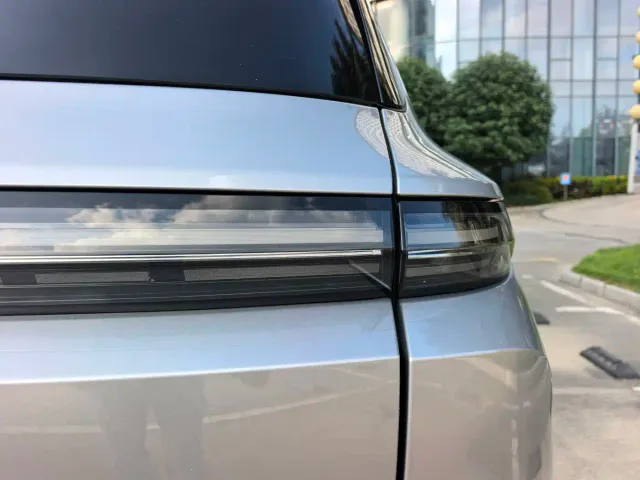 Li Auto L9 — Фото автомобиля 16