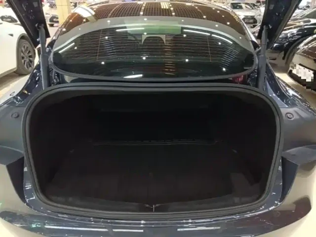 Tesla Model 3 — Фото автомобиля 18