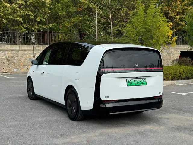 Li Auto MEGA — Фото автомобиля 9
